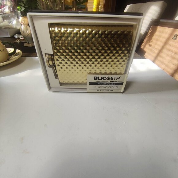 BlkSmith Premium 8oz Hip Flask in Classic Gold. Food Grade Stainless Steel. - Picture 5 of 7